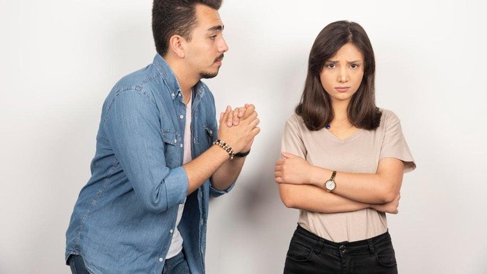 img-title Pasangan Cemburu Berlebihan? Ini 5 Tanda yang Perlu Kamu Sadari