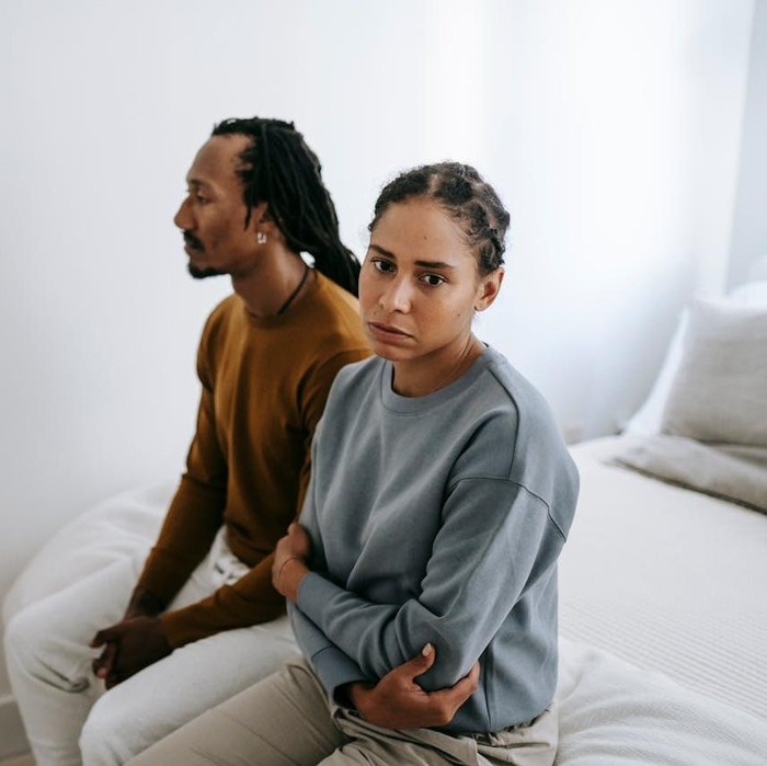 Tindakan seperti membuatkan teh, membawakan barang belanjaan, atau membantu mengurus sesuatu adalah bentuk cinta nyata bagi yang memiliki bahasa cinta ini./foto:pexels.com/Alex Green