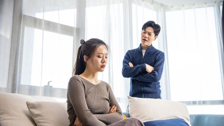 Family fight,husband blaming wife of problems