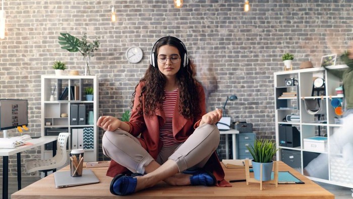 Terlalu Sering Overthinking? Ini 5 Cara Agar Pikiranmu Lebih Tenang