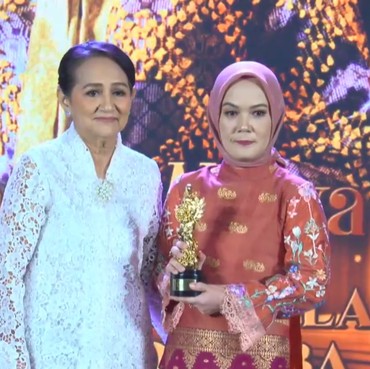 Syuastri Wijaya Raih Penghargaan Inspiring Woman In Inclusive Care Kartini Awards 2025