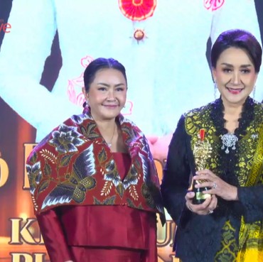 Giwo Rubianto Wiyogo Terima Penghargaan Inspiring Woman in Empowering Women Kartini Awards 2025