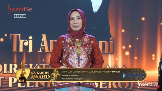 Dirut Pelni Tri Andayani Raih Visionary Leader in Digital Business Transformation di Kartini Awards 2025