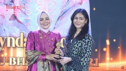 Ibu Bhayangkari Lynda Carolina Sabet Inspiring Woman in Innovation Excellence di Kartini Awards 2025