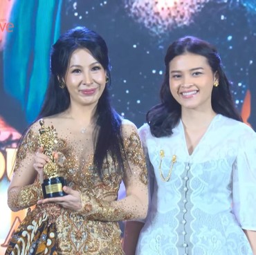 Affilator Sukses, Louisse Scarlet Raih Successful Woman in Digital Marketing di Kartini Awards 2025