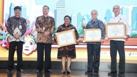 Kemendagri Raih Penghargaan Simpul Jaringan Terbaik Nasional 2025