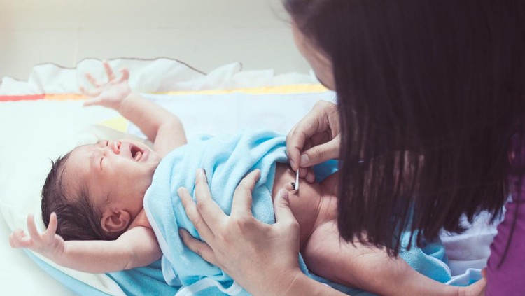 Pusar Bayi Berdarah: Penyebab, Cara Mencegah, dan Mengobatinya
