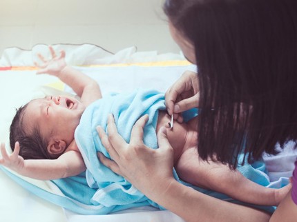 Pusar Bayi Berdarah: Penyebab, Cara Mencegah, dan Mengobatinya