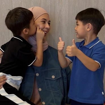 Hak Asuh Jatuh ke Baim Wong, Ini 7 Potret Haru Paula Verhoeven Peluk Kiano & Kenzo