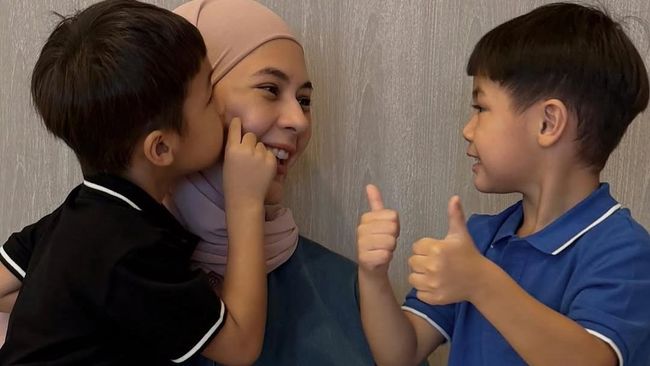 Hak Asuh Jatuh ke Baim Wong, Ini 7 Potret Haru Paula Verhoeven Peluk Kiano dan Kenzo