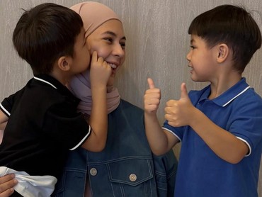 Hak Asuh Jatuh ke Baim Wong, Ini 7 Potret Haru Paula Verhoeven Peluk Kiano & Kenzo
