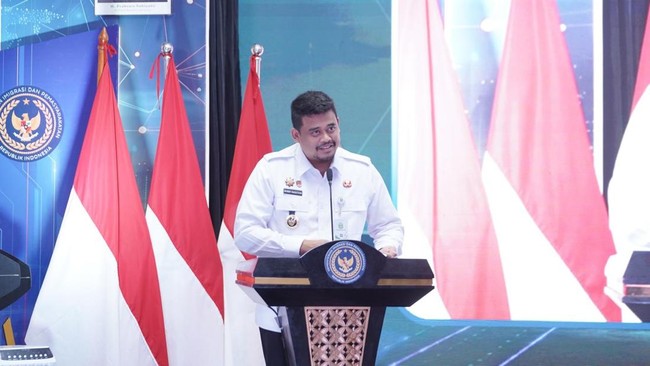Bobby Sebut Punya Formula Turunkan Harga Tiket Pesawat dari Kualanamu Penurunan harga tiket pesawat itu merupakan bagian dari upaya menjadikan Kualanamu sebagai pintu gerbang Indonesia wilayah barat.