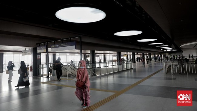 KAI Commuter melaporkan penurunan terlihat pada stasiun-stasiun yang berdekatan dengan kawasan perkantoran pemerintahan serta stasiun integrasi.