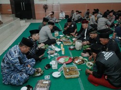 Polres Jombang Liwetan Bareng Paguyuban Silat Jaga Kamtibmas Malam Suro