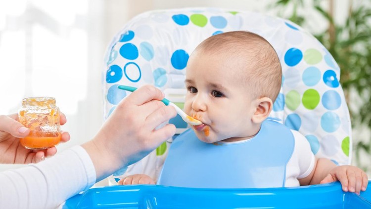 Porsi makan bayi 6 bulan Porsi makan bayi 6 bulan