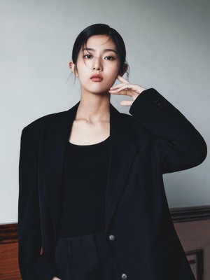 Cantik hingga Elegan, Shin Eun Soo Pancarkan Pesona Beragam di Foto Profil Terbaru Management Soop