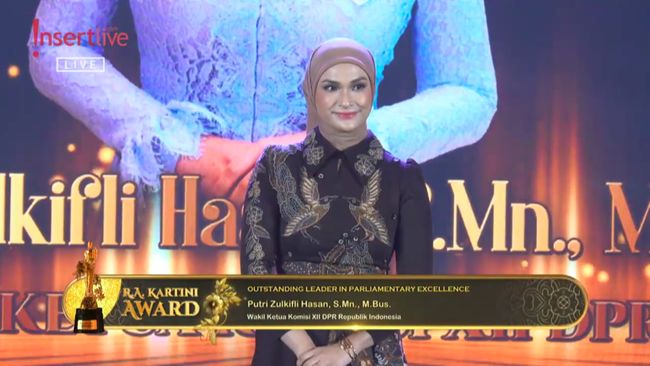 Putri Zulkifli Hasan Sabet Outstanding Leader in Parliamentary Excellence Kartini Awards 2025
