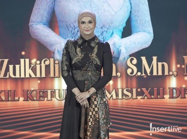 img-title Putri Zulkifli Hasan Sabet Outstanding Leader in Parliamentary Excellence Kartini Awards 2025