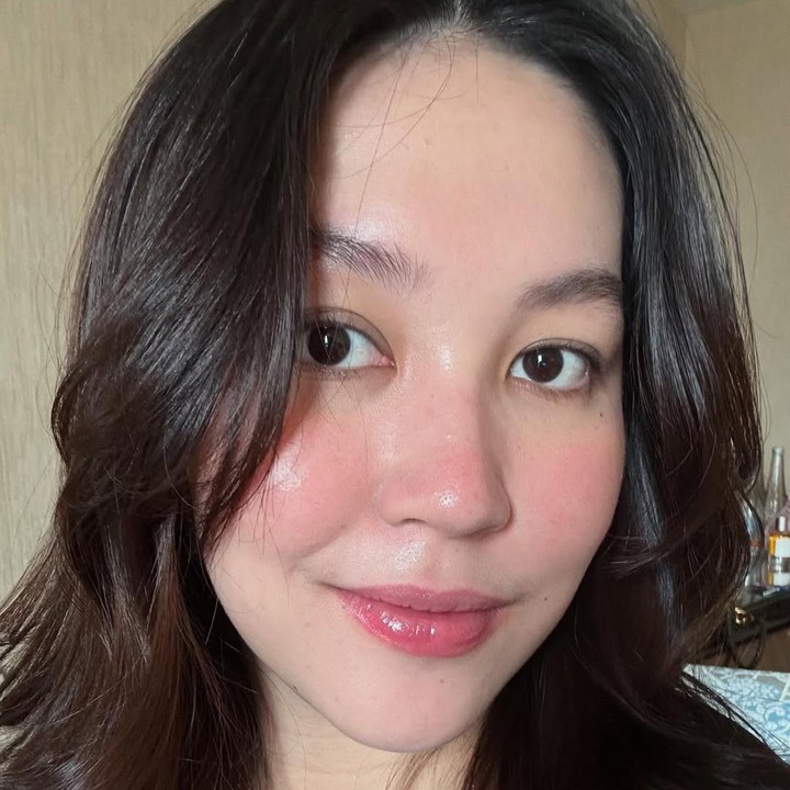 <p>"Glowing amat muka bumil," tulis akun @dia***. "Apa ini bumil makin glowinggg!!" tulis @the***. "Masya allah cantiknya bumill," tulis @mat***. Dan, masih banyak lagi komentar netizen tentang penampilan Ribka yang semakin cantik saat hamil. Foto: Instagram @ribkasugiarto</p>
