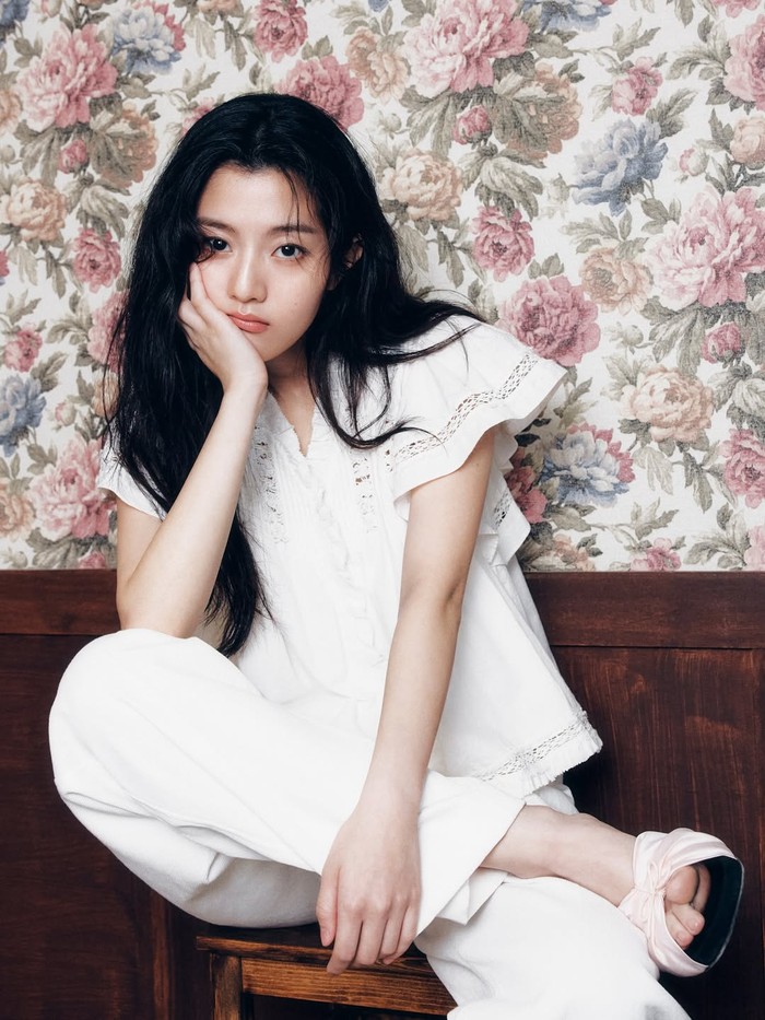 Shin Eun Soo bercerita lebih lanjut bahwa dirinya ditawari masuk JYP Entertainment sebagai agensi pertama yang menaungi karir saat sedang bergabung di kelompok paduan suara sebelum terbaru pindah ke Soop Management./ Foto: instagram.com/management_soop