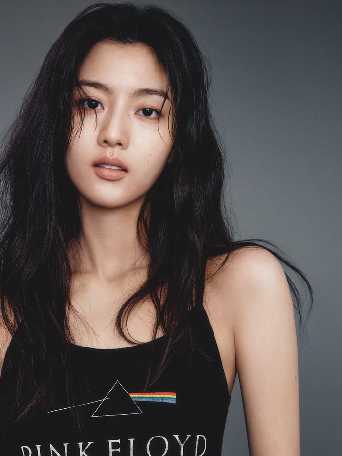 Shin Eun Soo memperkenalkan ragam pesonanya yang berbeda untuk menantikan proyek akting di masa mendatang melalui sederet konsep di foto profil terbaru yang dirilis Management Soop, Beauties./ Foto: instagram.com/soop_management