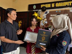 Lulus dari SKH Negeri 3 Sampit, Siswi Tunarungu Kejar Mimpi Kuliah di ULM