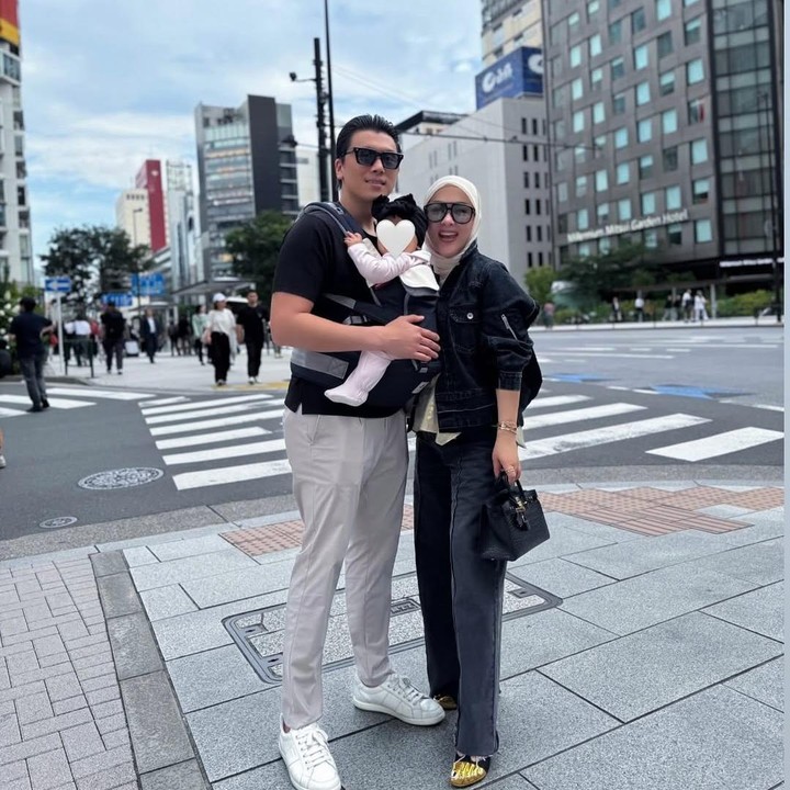 <p>Nama Syahrini tampaknya tak pernah lepas dari sorot publik. Terlebih lagi setelah menikah dengan pengusaha Reino Barack dan melahirkan anak perempuan yang kini berusia 10 bulan. (Foto: Instagram@princessyahrini)</p>