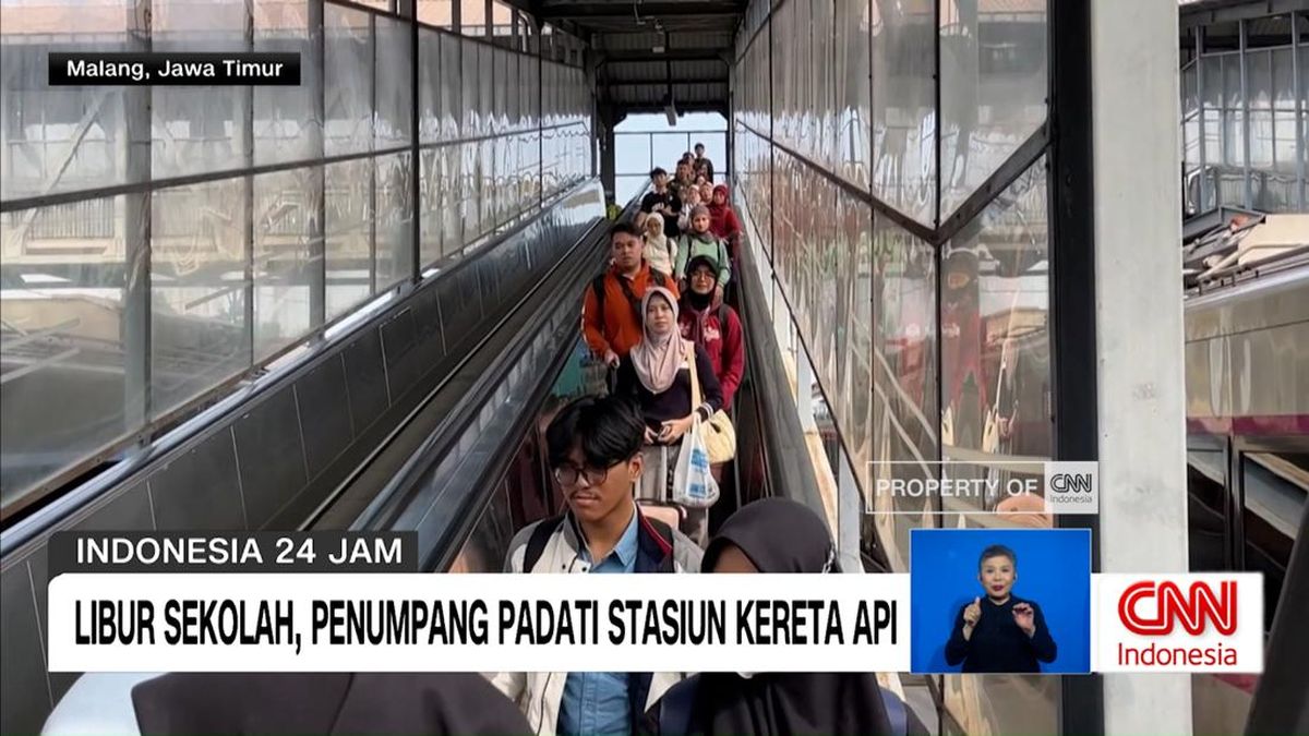 VIDEO: Libur Sekolah, Penumpang Padati Stasiun Kereta Api