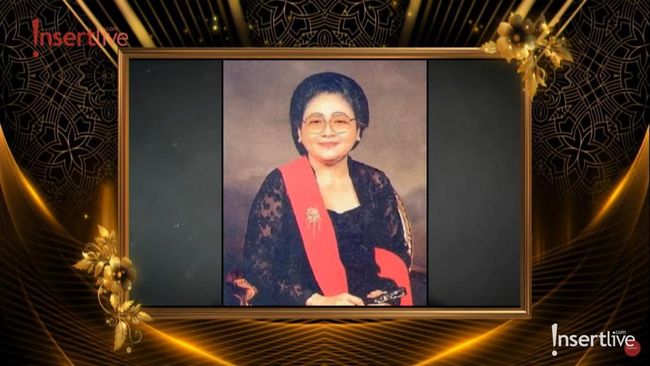 Diwakili Tutut Soeharto, Ibu Tien Soeharto Dapat Special Award di Kartini Awards 2025