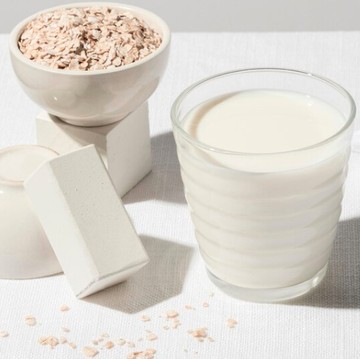 5 Efek Minum Oatmilk terhadap Kulit yang Jarang Dibahas, Nggak Selalu Baik?