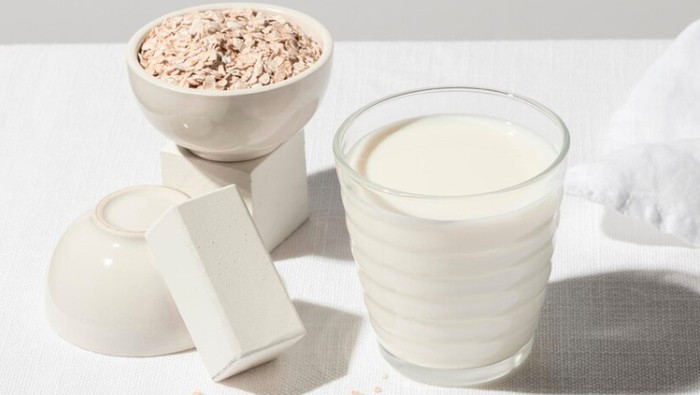 img-title 5 Efek Minum Oatmilk terhadap Kulit yang Jarang Dibahas, Nggak Selalu Baik?
