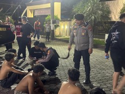 Polres Probolinggo Amankan 8 Pemuda yang Tawuran di Opening Semipro