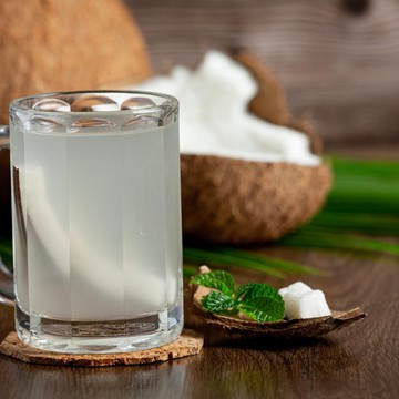 Belum Banyak yang Tahu! Ini 4 'Keajaiban' Air Kelapa untuk Kecantikan Kulit