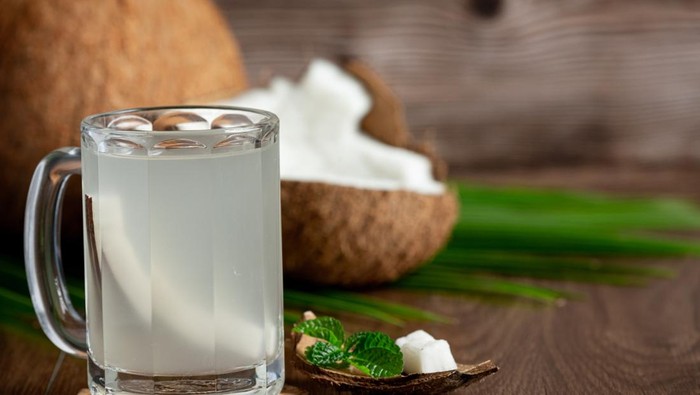 img-title Belum Banyak yang Tahu! Ini 4 'Keajaiban' Air Kelapa untuk Kecantikan Kulit
