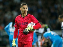 Napoli Perpanjang Kontrak Alex Meret