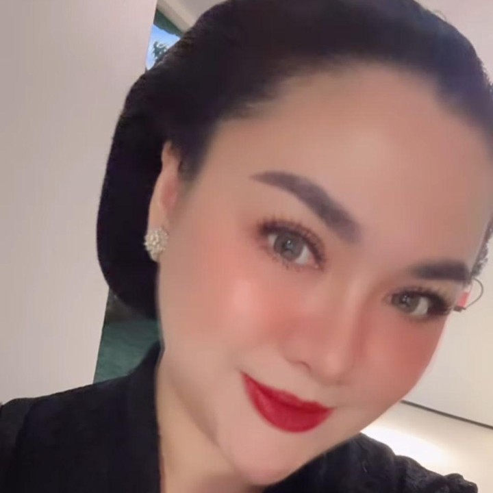 <p>Sejumlah artis Indonesia pun terlihat menghadiri acara tersebut. Kabar ini diketahui langsung melalui beberapa momen berupa foto dan video yang dibagikan di akun Instagram pribadi. Salah satunya ada Vicky Shu yang turut hadir dalam acara tahunan tersebut. (Foto: Instagram@vickyshu)</p>