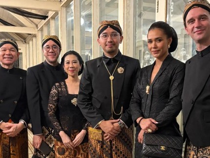 Deretan Artis Hadiri Kirab Pusaka Dalem Mangkunegaran Solo Bersama Gusti Bhre, Ini 7 Potretnya