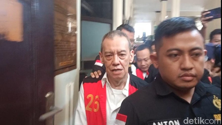 Fariz RM saat menjalani sidang di Pengadilan Negeri Jakarta Selatan.