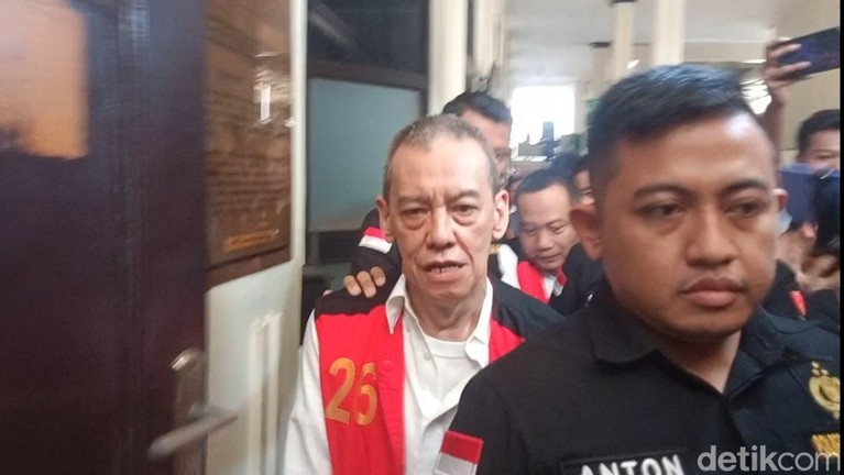 Fariz RM Fariz RM saat menjalani sidang di Pengadilan Negeri Jakarta Selatan.