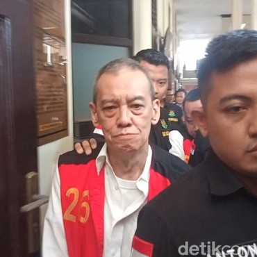 Tak Bersama Istri Saat Sidang Kasus Narkoba, Fariz RM Ditemani Wanita Lain