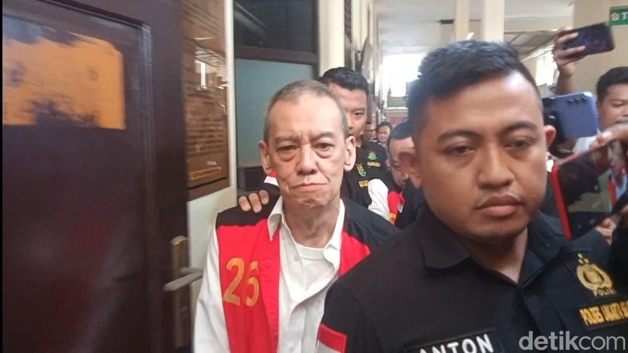 Fariz RM Fariz RM saat menjalani sidang di Pengadilan Negeri Jakarta Selatan.