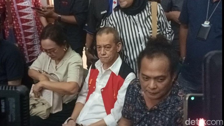 Fariz RM Fariz RM saat menjalani sidang di Pengadilan Negeri Jakarta Selatan.
