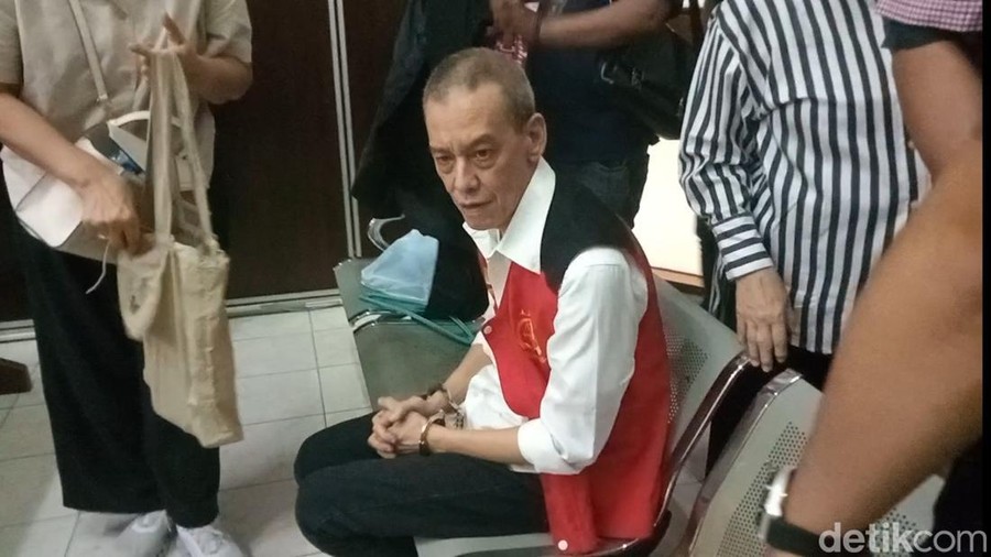 Fariz RM Fariz RM saat menjalani sidang di Pengadilan Negeri Jakarta Selatan.