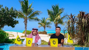 Berita Olahraga Terkini CNN Sport : Daftar Gaji dan Bonus yang Bikin Ronaldo 'Tajir Melintir' di Al Nassr