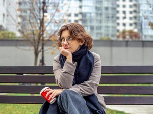 4 Zodiak yang Katanya Paling Mudah Iri, Cek Peringkatnya!