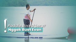 img-title Evan Sanders Coba Paddle Board di Waduk Manggar, Langsung Gemeter!