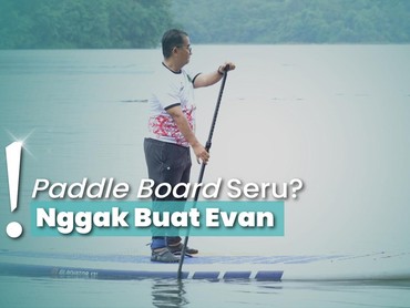 Evan Sanders Coba Paddle Board di Waduk Manggar, Langsung Gemeter!