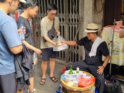 Long Weekend, Warga Berburu Kuliner Viral Sambil Nostalgia di Glodok
