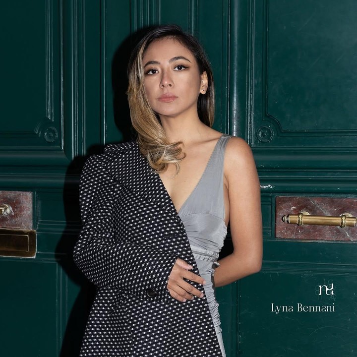 <p>Bunda masih ingat dengan aktris era 2000-an yang satu ini? Lama tak muncul di layar kaca, Nadia Vega telah menyelesaikan S2-nya dan tengah melanjutkan pendidikan doktor di Switzerland. Di tengah kesibukkannya itu, ternyata Nadia juga memiliki perusahaan animasi bernama Motions V, lho.&nbsp;(Foto: Instagram@thenadiavega)</p>