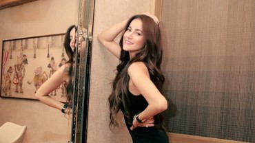 img-title Dekat dengan Pria Lebih Muda, Olla Ramlan Dapat Nasihat dari Anak